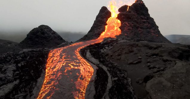 the Fagradals  volcano in inceland