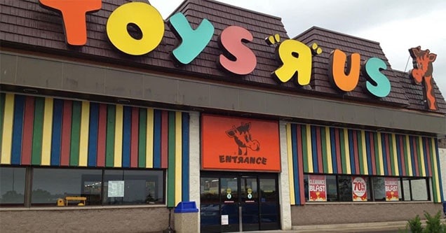 26 Nostalgic Toys "R" Us Photos That Make Us Long For the Days of Old