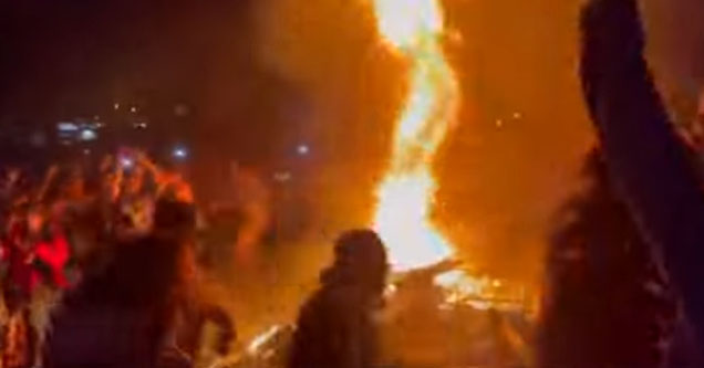 Fans start bonfire at Slipknot show