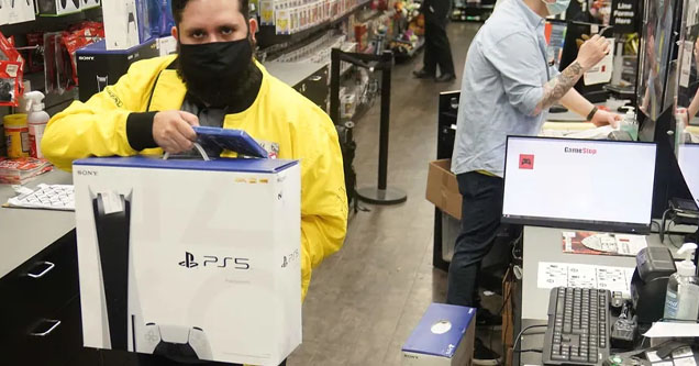 man buying ps5