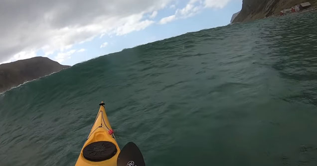 Kayaker handles oncoming wave like pro