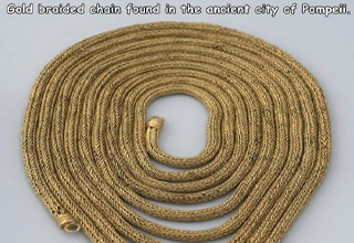 chain - Gold braided chain found in the ancient city of Pompeii.