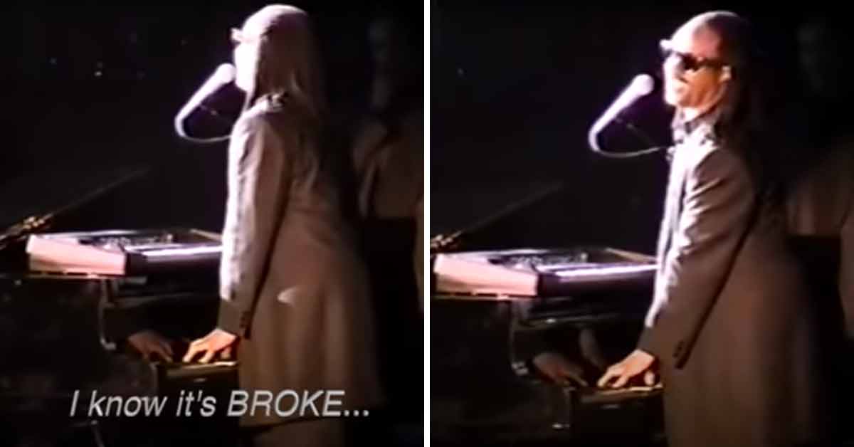 Stevie Wonder improvises song about technical difficulties