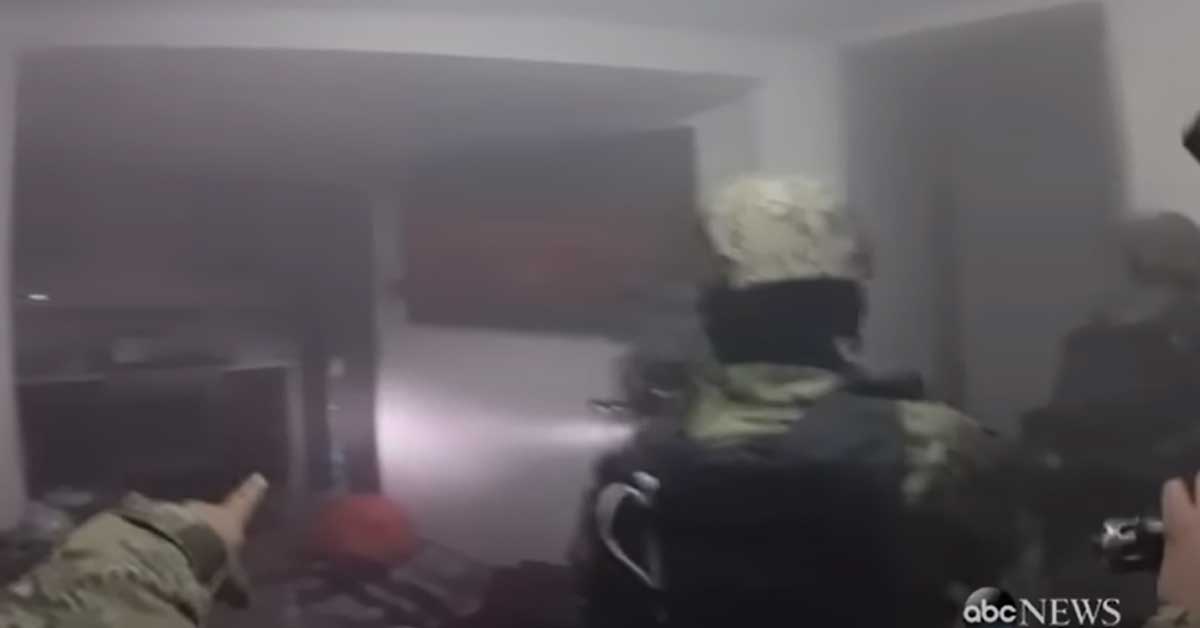 a special forces team raiding el chapos house