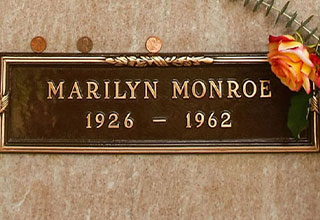 Marilyn Monroe was a true shining star of the vintage <strong><a href="https://www.ebaumsworld.com/pictures/30-incredible-moments-from-old-hollywood/87196248/" target="_blank">Hollywood</a></strong> era. She was an actress, singer, and model symbol of the era's sexual revolution. 
<br>
<br>
While most of Marilyn's life has been in the public eye, some things are still pretty well hidden. Here are 20 such facts that you probably didn't know about <strong><a href="https://www.reddit.com/r/todayilearned/search/?q=marilyn%20monroe&restrict_sr=1&sr_nsfw=" target="_blank">Marilyn Monroe</a></strong>.