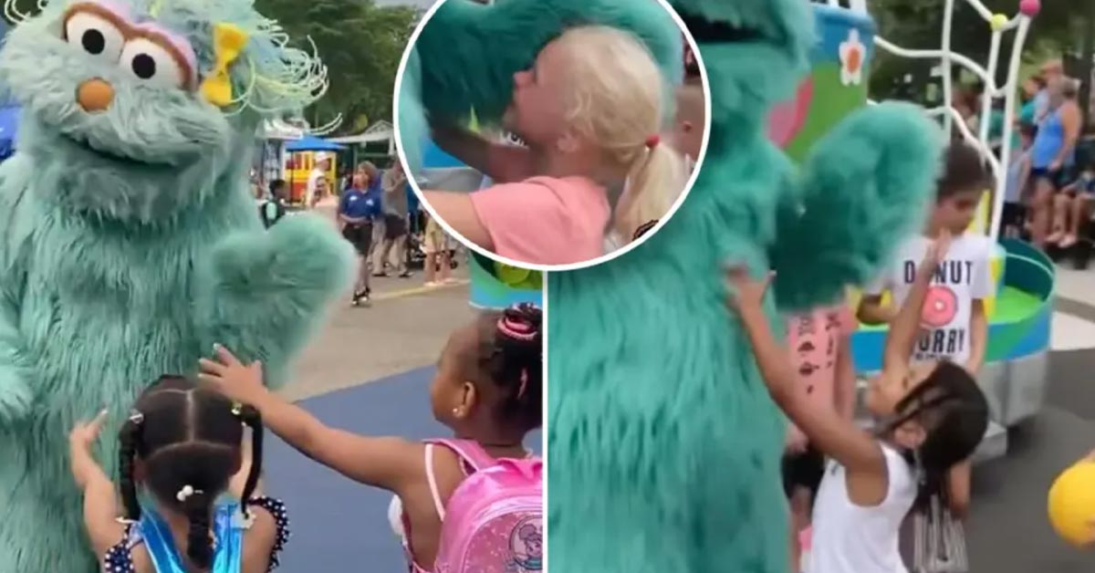 sesame place mascots ignoring black children