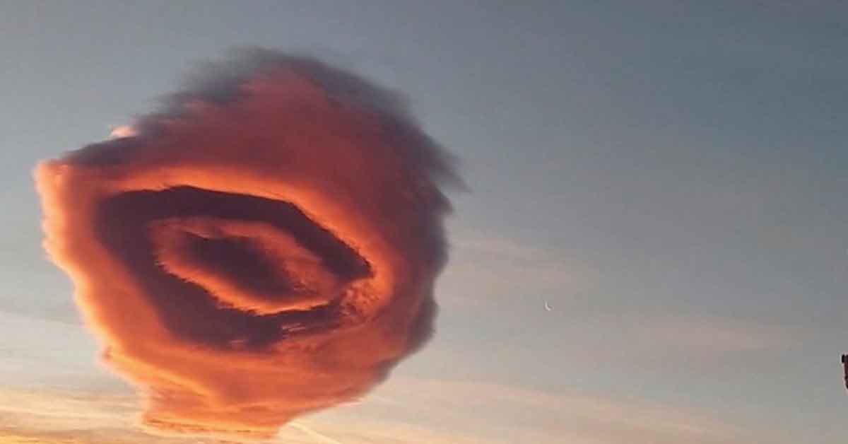 UFO looking cloud seen over Turkey