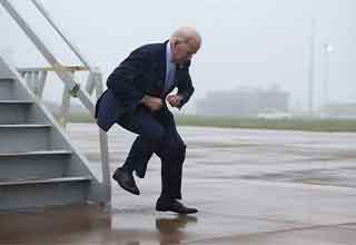 Not even the leader of the free world is immune to the meme treatment, as President Biden discovered following the release of this image showing him in a strange stance at the bottom of some steps. Much has been made about Biden's adventures on Air Force One's stairs, but this photo, possibly taken after his trip to the Democratic National Committee on March 15th, is certainly the most memeable of the 80 year old's stumbles. <br><br>

Posted to the subreddit <strong><a href="https://www.reddit.com/r/photoshopbattles/comments/11tmtpt/psbattle_president_joe_biden_stumbling_on/">r/photoshopbattles</a></strong> and to <strong><a href="https://twitter.com/bennyjohnson/status/1636513905143889923">this Twitter thread</a></strong>, the internet decided to have some  fun with the picture of the president "litewally hitting da gwiddy on da aiwplane steps." They did not disappoint. 