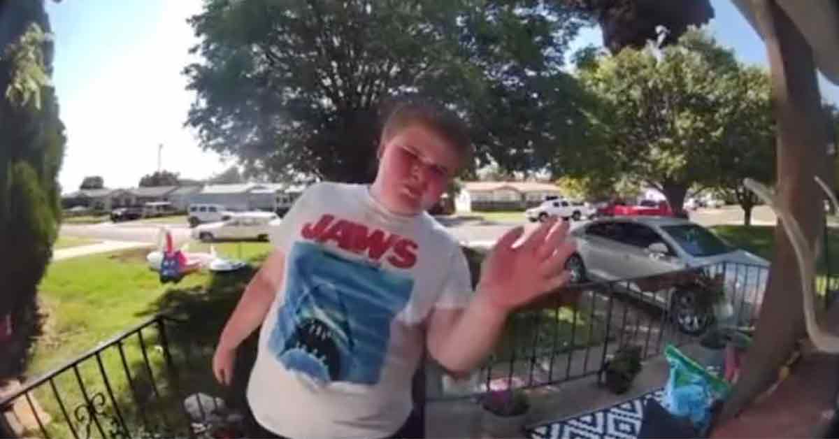 People Raised 40k For Bullied Kid Who Went Viral ‘Looking For Friends’