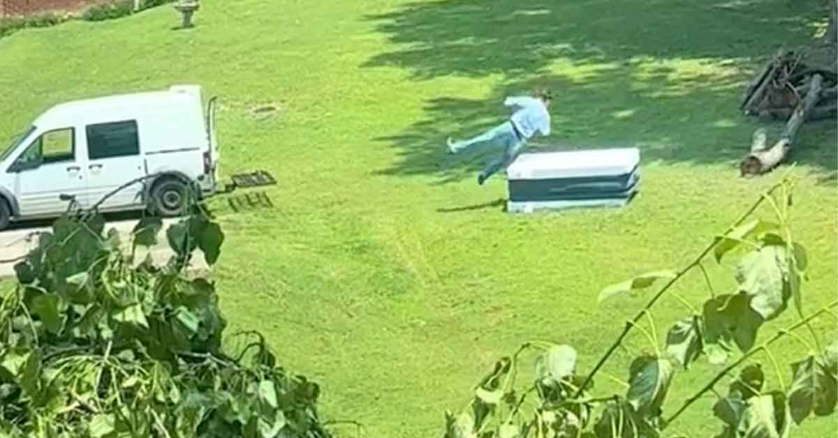 Woman Investigates Why Her Neighbor Is Practicing ‘Stunners’ on a Mattress in His Yard