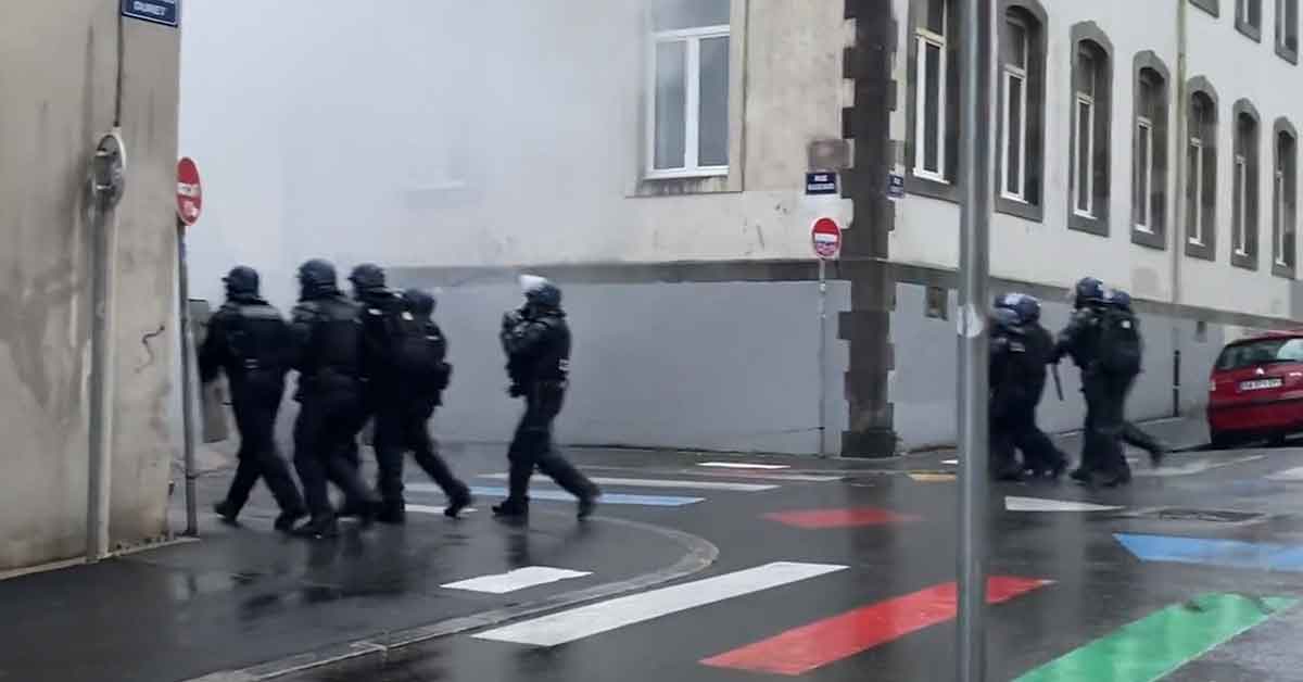 Makeshift Protestor Tripwire Takes Down Six French Riot Cops At Once