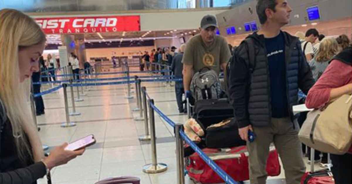 Airport Karen Peeves Fellow Passengers By Refusing To Move Until The Line Is All The Way Forward