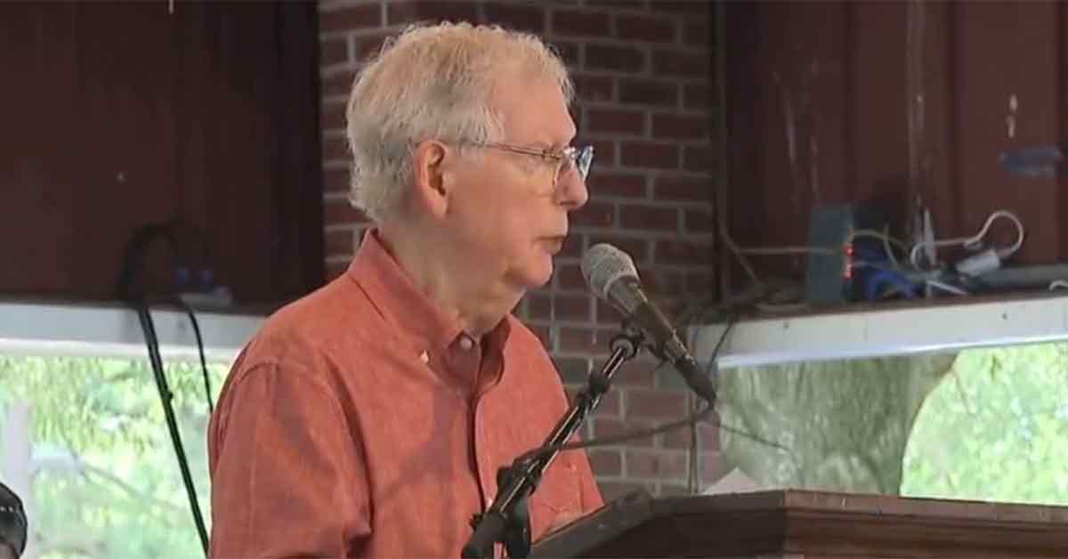 Hecklers Implore 81-Year-Old Mitch McConnell To GTFO the Senate and Into Boca Raton