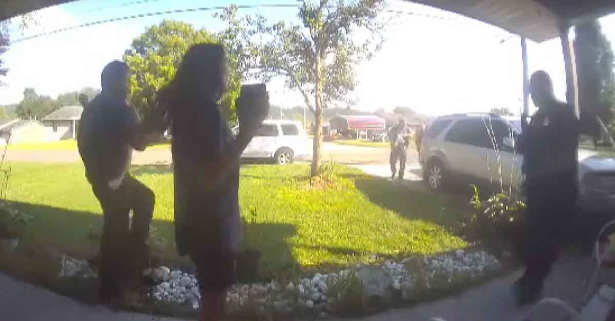 Ring Camera Catches Woman’s Terrifying Experience Getting Swatted