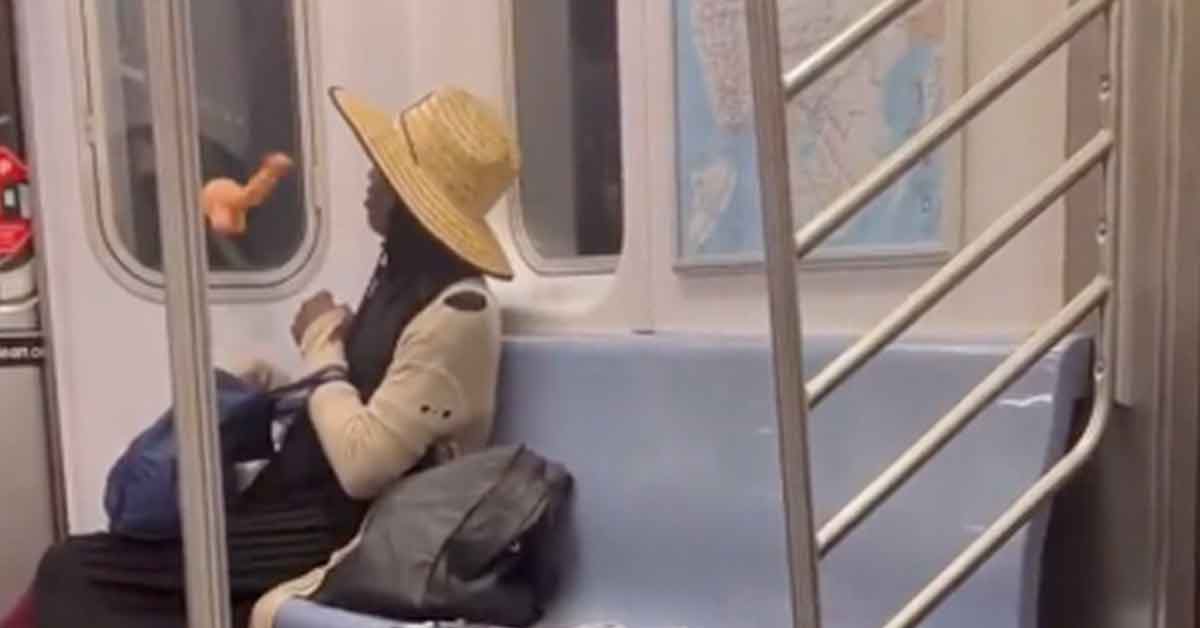 Horny Straphanger Practices For a Date During Rush Hour