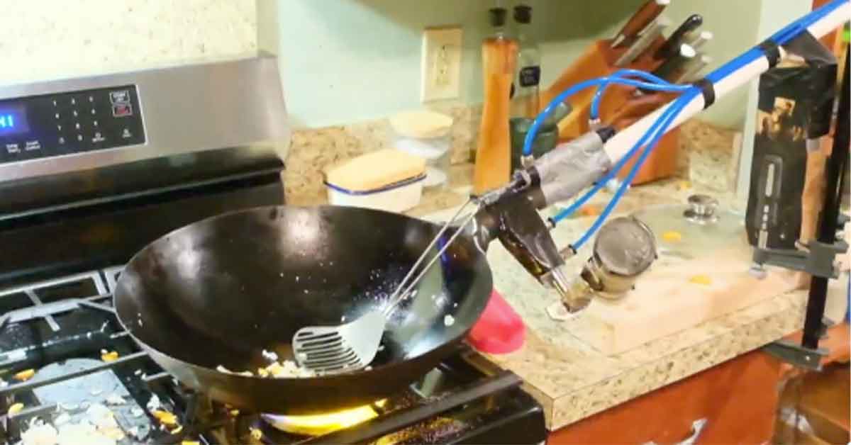 Twitch Streamer Lets Viewers Control Cooking Robot — Breaks His Stove