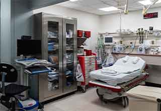 <p>Here's what's really happening behind the scenes when you make a trip to the emergency room.&nbsp;</p><p><br></p><p>The older you get, the more you realize that institutions you thought were pristine and professional are actually just a bunch of real people running around making real people mistakes. That doesn't mean you can't trust the work that those institutions do, but it does mean they have some industry secrets you might not know about. In this AskReddit thread, hospital workers reveal what inside secrets patients should know. &nbsp;</p><p><br></p><p>For one, it sounds like friends and family are usually the last ones to realize when their elderly loved one isn't going to make it. Even the lowly cafeteria worker bringing food to bedside tables knows what's about to happen when 92-year-old grandpa isn't eating his bread roll anymore. And no, stuffing his face with Cheetos you bought from the corner store isn't going to help. On a different note, unless your life is actually in danger, be prepared to wait in the emergency room line, whether or not you showed up in an ambulance. They are not "skip the line" free passes. Check out those, and 19 other interesting industry secrets from medical professionals who have lived them.&nbsp;</p>