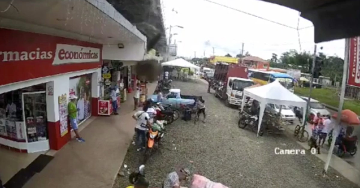 Firework Stall Explodes in Ecuador