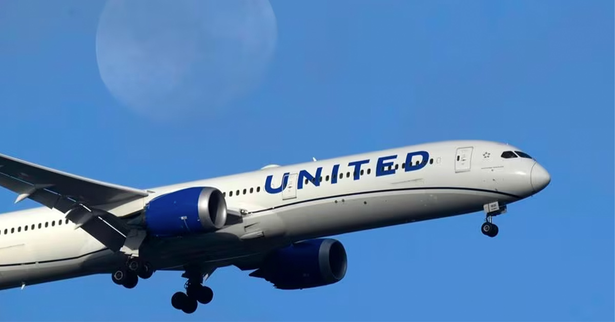 United Airlines Flight Forced to Divert After Open Door Light Turns on After Takeoff