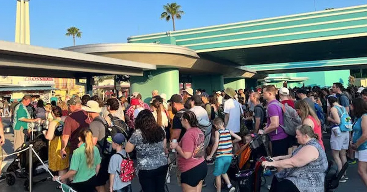 People Are Letting Their Kids Poop in Line at Disney World