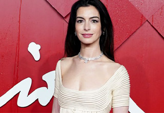Anne Hathaway Is a Gooner, But Not the Kind You’re Thinking