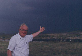 <p>Long before Reed Timmer, Josh Wurman and Sean Casey hit the rainy roads with cameras in hand to capture the world’s most terrifying storms, there was David K. Hoadley, the American man credited with inventing storm chasing as we know it.&nbsp;</p>