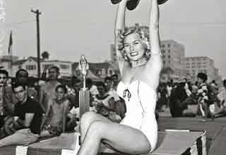 <p>Venice Beach in Santa Monica California is home to one of the world&#39;s most shirtless boardwalks. That&#39;s because there&#39;s been an outdoor public gym there filled with bodybuilders, celebs, and acrobats, since the late 1930s.&nbsp;</p><p><br></p><p>Through the decades Muscle Beach has evolved, but perhaps its hottest decade was the 1950s. Complete with stars, shows, and contests, here are 25 awesome vintage pics of Muscle Beach in the &#39;50s.&nbsp;</p>