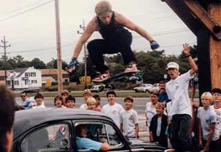 <p>Skateboards. Big hair. Bigger boomboxes. Neon colors. Way too much time spent at the mall. The '80s were an era defined by their bold looks and trends, quirks that make them arguably the most iconic decade in modern history. And with icon status comes some pretty insane photos, ones that somehow managed to capture the totally radical energy of our favorite era.&nbsp;</p><p><br></p><p>From skateboard tricks over a Volkswagen Beetle to OG double-exposure selfies, here are 21 '80s pics that are '80s to the max.&nbsp;</p>