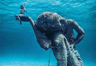 <p><a href="https://x.com/JamesLucasIT" rel="noopener noreferrer" target="_blank">James Lucas</a> hosts a Twitter page dedicated to sharing spectacular sights, art, and phenomena from around the world. Recently he shared a collection of the world's most striking underwater statues.&nbsp;</p><p><br></p><p>From those submerged by the forces of time to others created specifically for underwater viewing, here are some of the most breathtaking.&nbsp;</p>