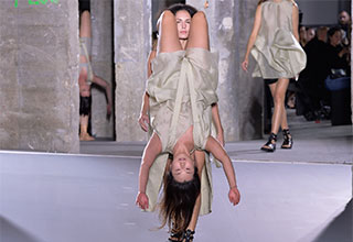 <p>Though designers may tout themselves as the experts on style and fashion, they too aren't immune from the age-old affliction of getting weird with it. Just ask the models who were forced to wear inflatable pools, complete bedding sets, and in the case of Rick Owens' iconic Spring/Summer 2016 show, other models strapped to their chests.&nbsp;</p><p><br></p><p>From fabric toilets to high-fashion gimp suits, here are 21 terrible runway looks walking straight to the garbage.&nbsp;</p>