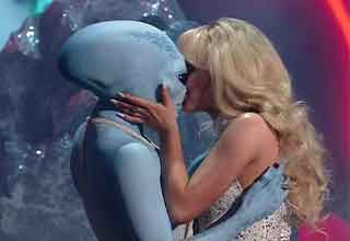 <p>The 2024 Video Music Awards were held on Wednesday night, and things got weird. From Sabrina Carpenter kissing an alien, to Katy Perry flying around like a plastic bag drifting through the wind, you never knew what weird sight was coming next.&nbsp;</p><p><br></p><p>Check out a few pics and memes about the VMAs, and much more in the spirit of randomness with these <a href="https://trending.ebaumsworld.com/pictures/late-night-randoms-for-the-night-owls/87601072/" rel="noopener noreferrer" target="_blank">entertaining pics, memes, and tweets</a>.&nbsp;</p>