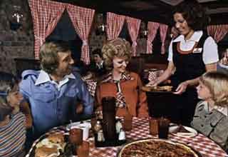 <p>While they like to claim that "Nobody out-pizzas the Hut," modern day Pizza Hut is most definitely out-pizza'd by chains like Dominos, Papa Johns, and even Little Caesars. But that wasn't always the case.&nbsp;</p><p><br></p><p>Back in the 1970s, Pizza Hut was the place to be, and was the sit-down restaurant of choice for everyone from families to first dates.&nbsp;</p><p><br></p><p>With its unmistakable and timeless aesthetic, here are 20 photos of what Pizza Hut looked like in the 1970s.&nbsp;</p>