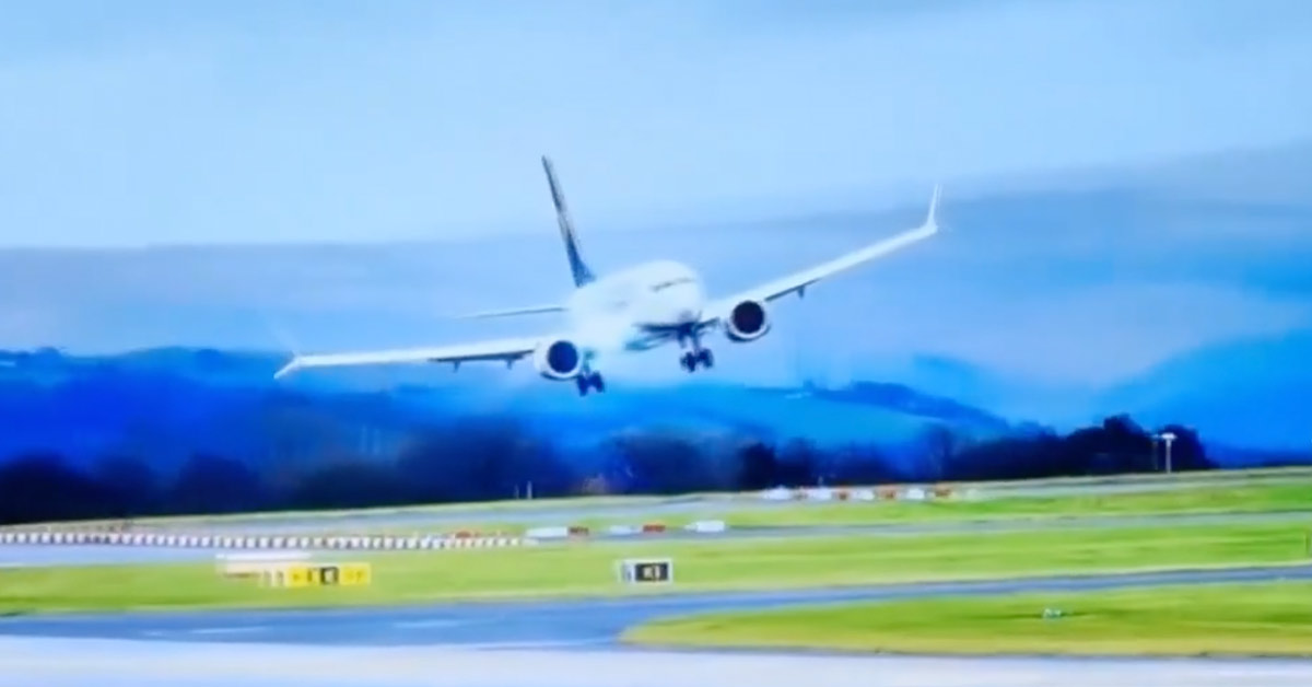 Pilot Expertly Lands Plane During Massive Windstorm Ftw Article Ebaum S World