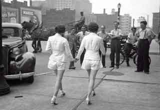 <p>1937 might have been a time of financial instability and political turmoil, but that didn't stop people from having fun as best they could.&nbsp;</p><p><br></p><p>Folks were rocking, and social norms were toppling. Here are 25 vintage photos showing what life was like back in 1937.</p>