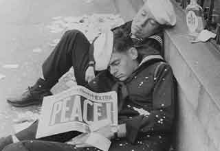 <p>1945 saw the end of World War II, and the return of America's young men after four brutal years of fighting abroad. It began as a year of resistance, and finished as a year of celebration.&nbsp;</p><p><br></p><p>Here are 25 photos of what the world looked like in 1945.&nbsp;</p>