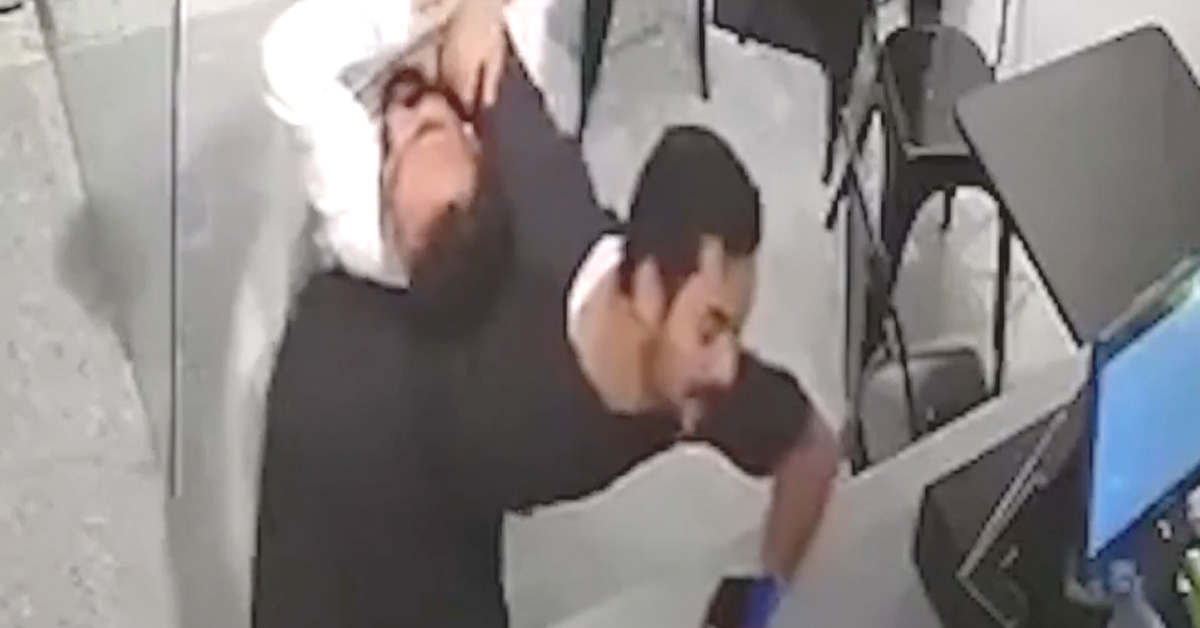 Watch Two Dudes Fight Over Who Pays the Restaurant Bill
