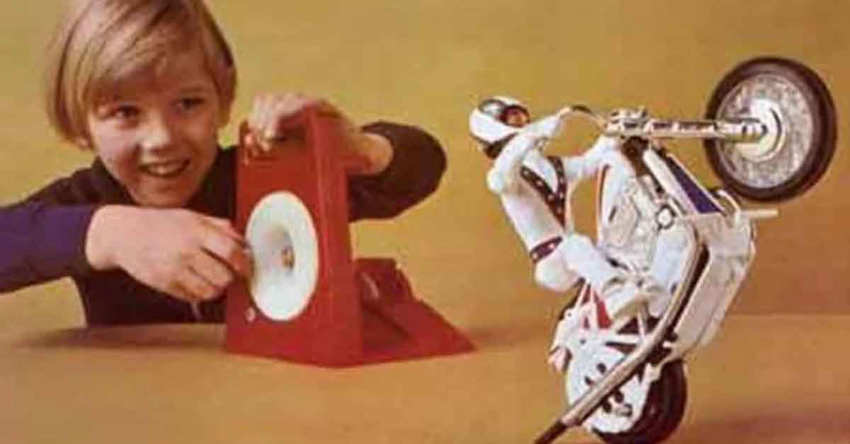 21 Nostalgic Photos Of 1970’s Toys That Yank The Brake On Your Big Wheel