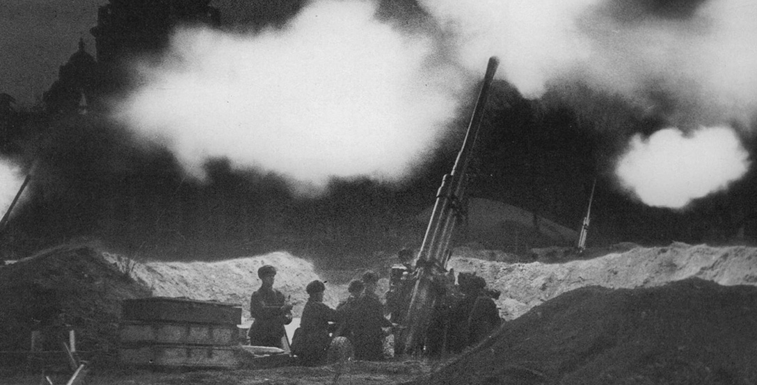 12 Photos Remembering The Darkest Days Of WW2