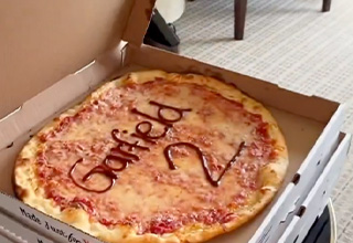 Chris Pratt Celebrates ‘Garfield 2’ With… A Pizza!?!?