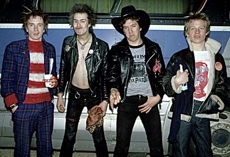 15 Pics Of 1970s Rockstar Life On The Road