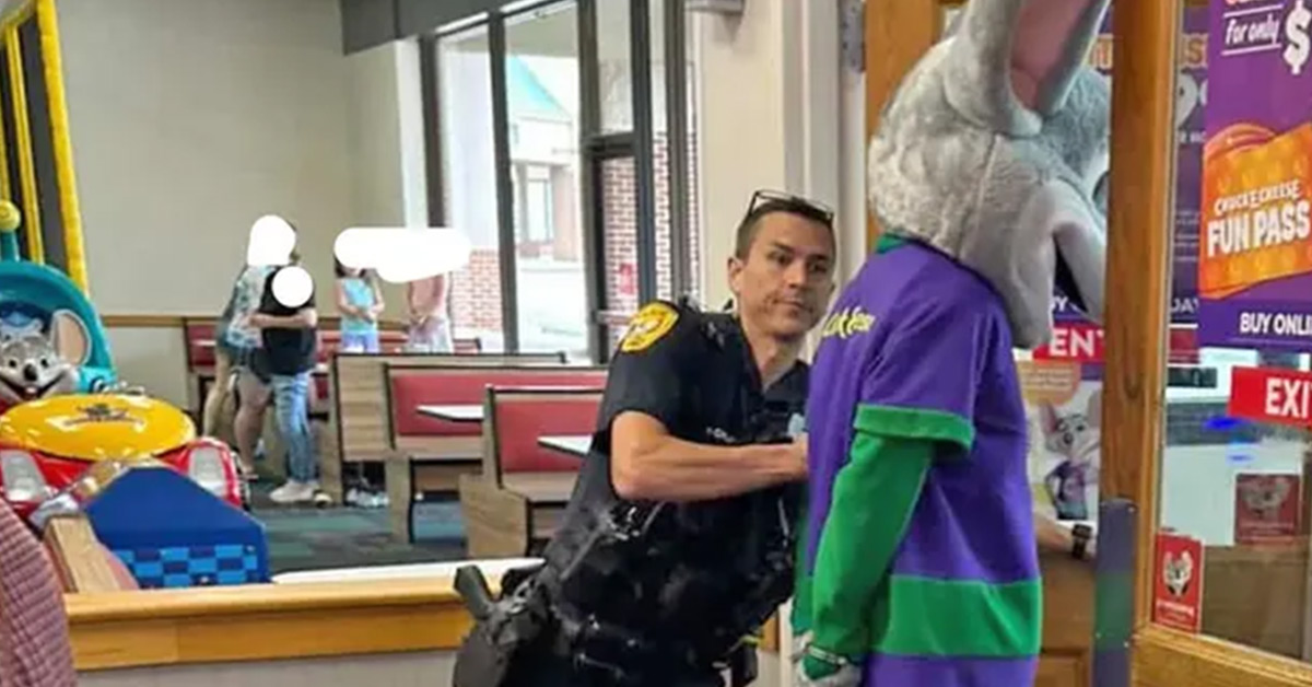 Chuck E. Cheese Mascot Arrested for Credit Card Fraud