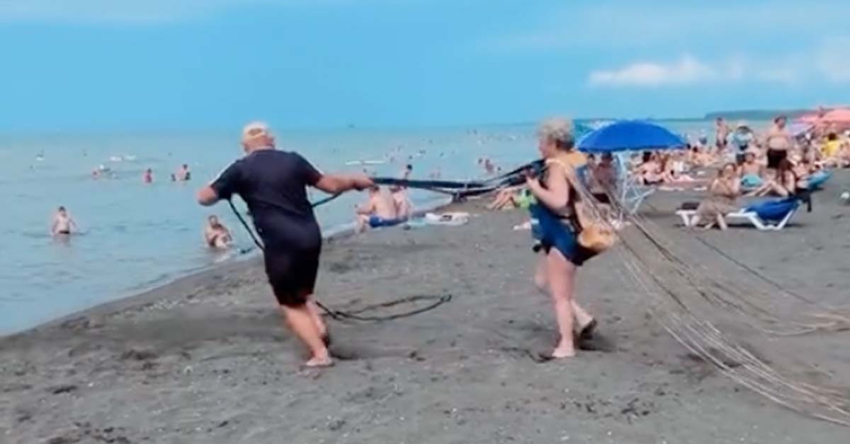 Granny Tries to Go Parasailing, Ends Up With a Face Full of Sand