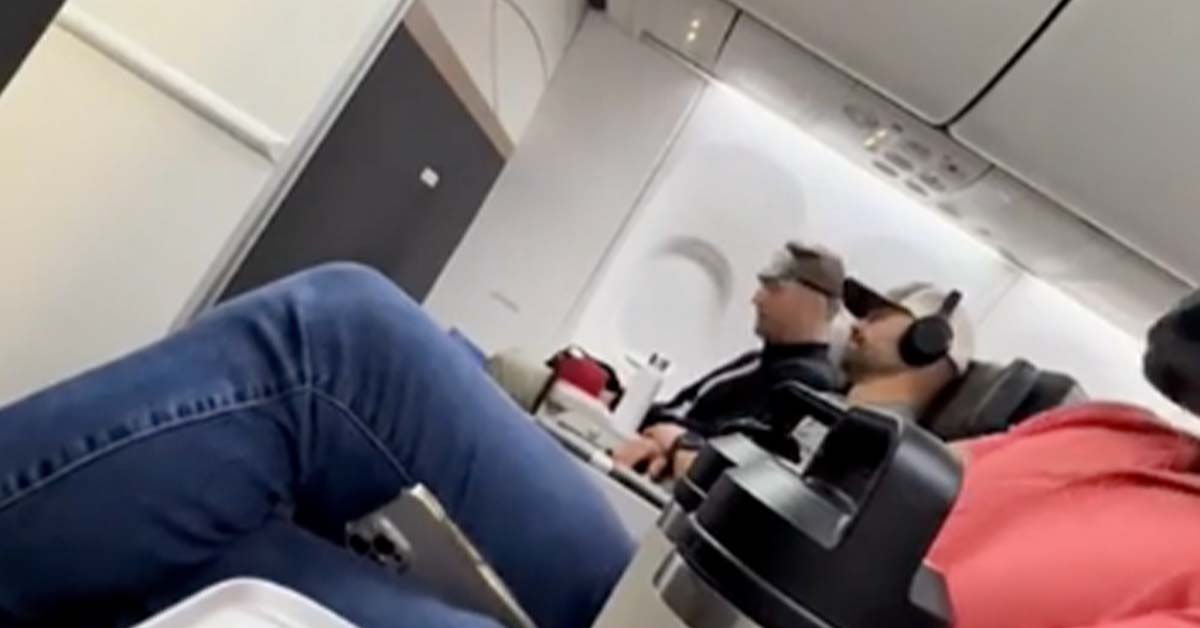 Man Gets Removed from Flight for Not Taking Off His Travel Pillow