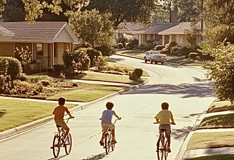 30 Photos That Set The Stage
