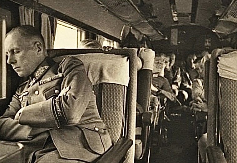 23 Historical Moments People Literally Slept Through