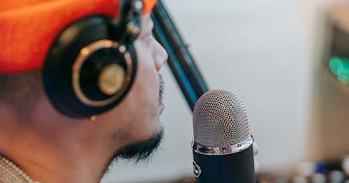 ‘Let My Man Play!’: Florida Man Arrested Live on Air for Running Illegal Radio Station