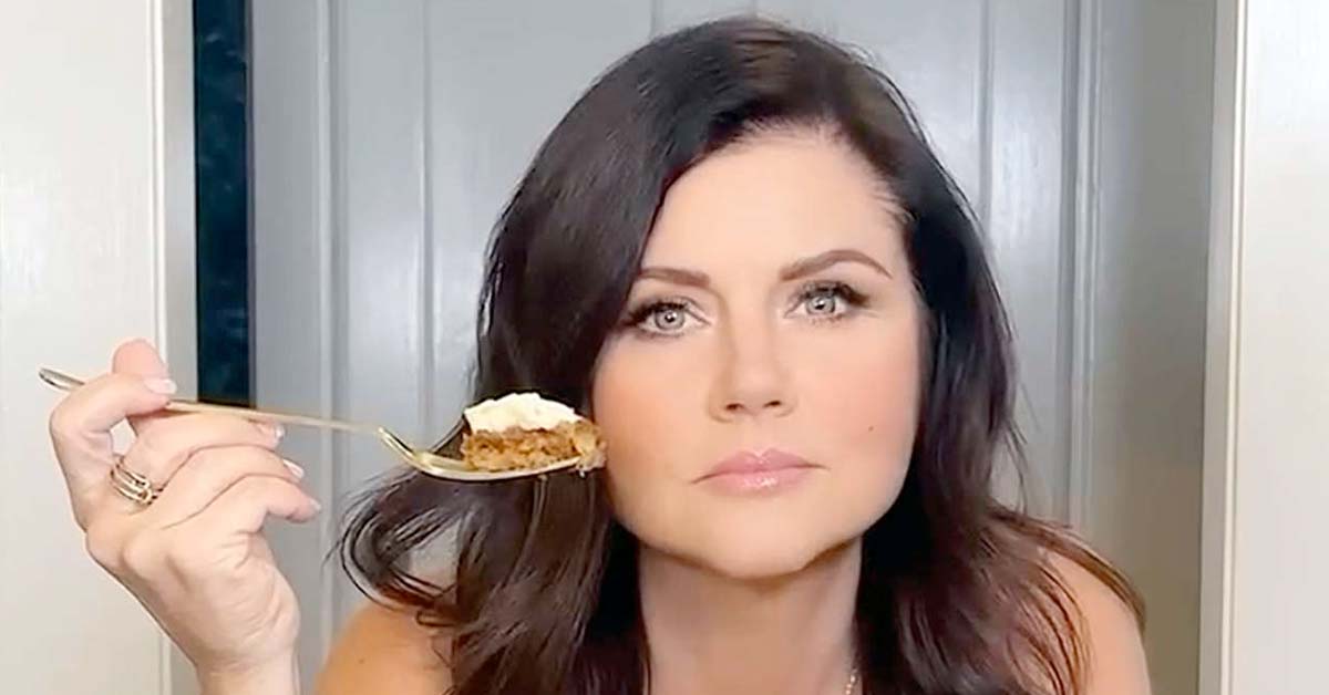 Tiffani Thiessen Gets Naked to Promote Carrot Cake