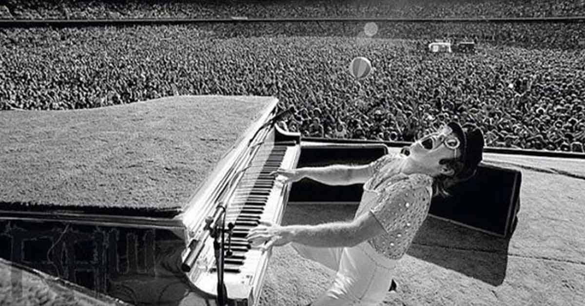 Famous Photos Transporting You To A Specific Time