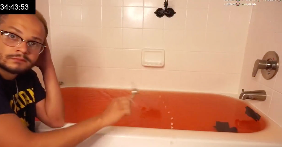 A Live Streamer Spent 34 Hours Filling a Bathtub with a Spoon