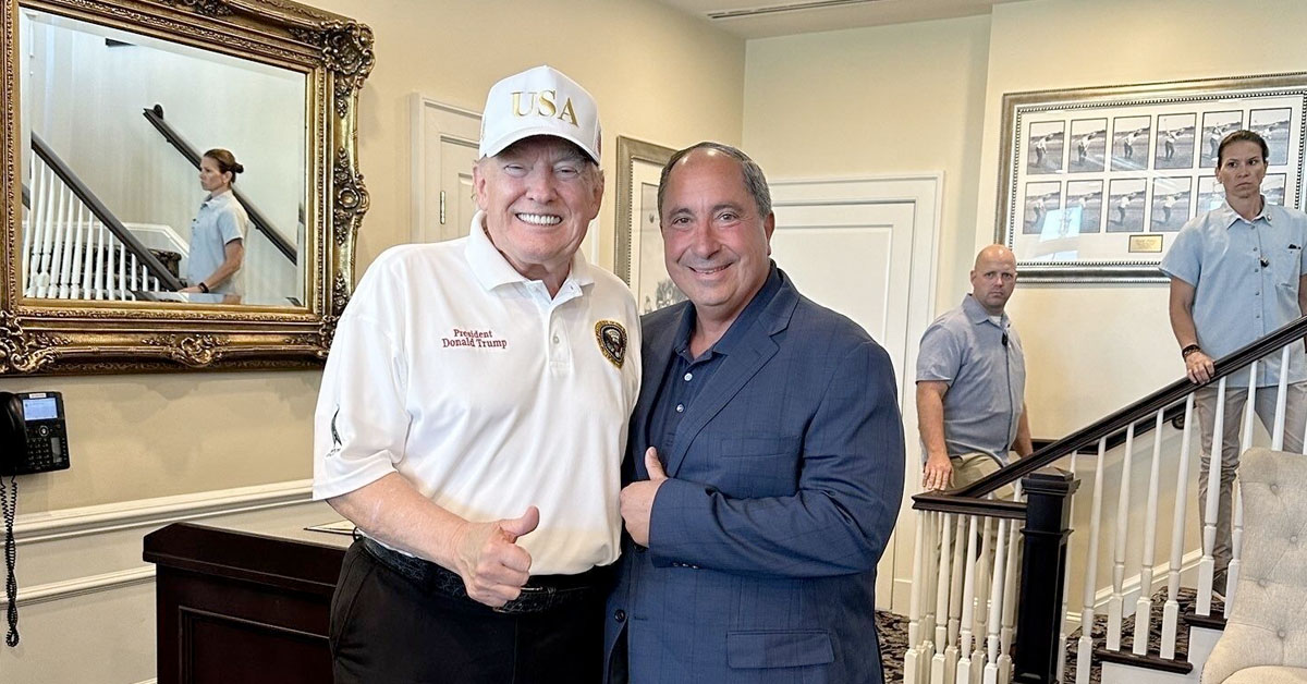 Netizens Think the White House Is ‘Weekend at Bernie’s’-ing President Trump